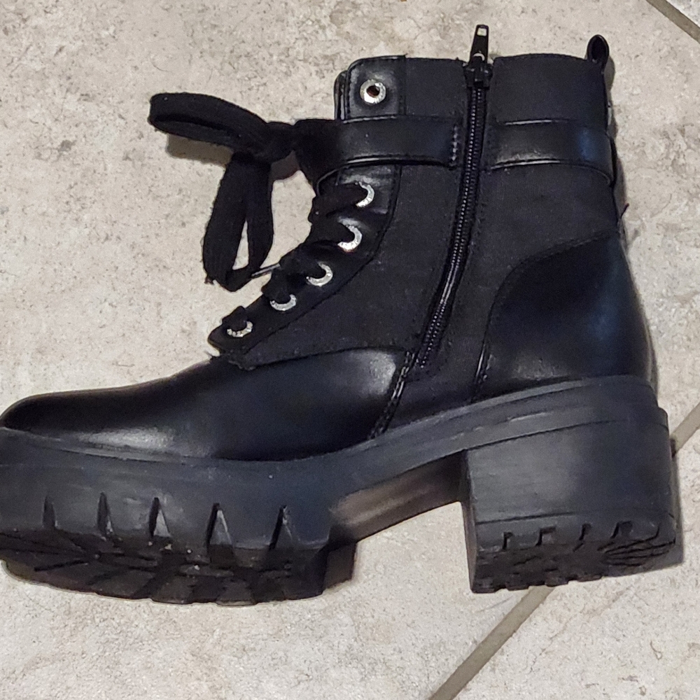 Juicy Couture Quentin Boots Size 8